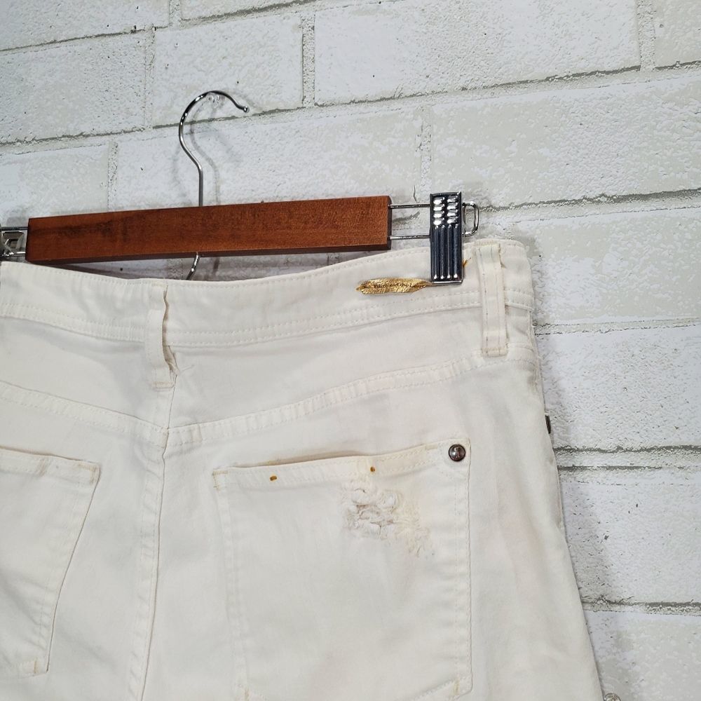 Women's Distressed White Patch Jeans - Picture 11 of 16